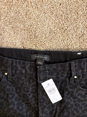 Ann Taylor Black Leopard-Print High rise wide leg jeans, sz 4
